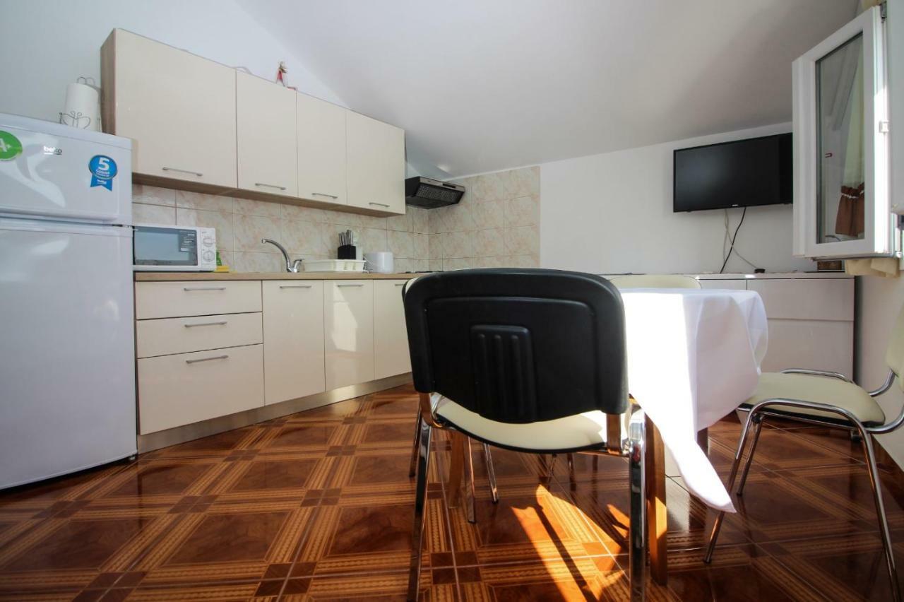Apartmani Toni Poce Примоштен Экстерьер фото