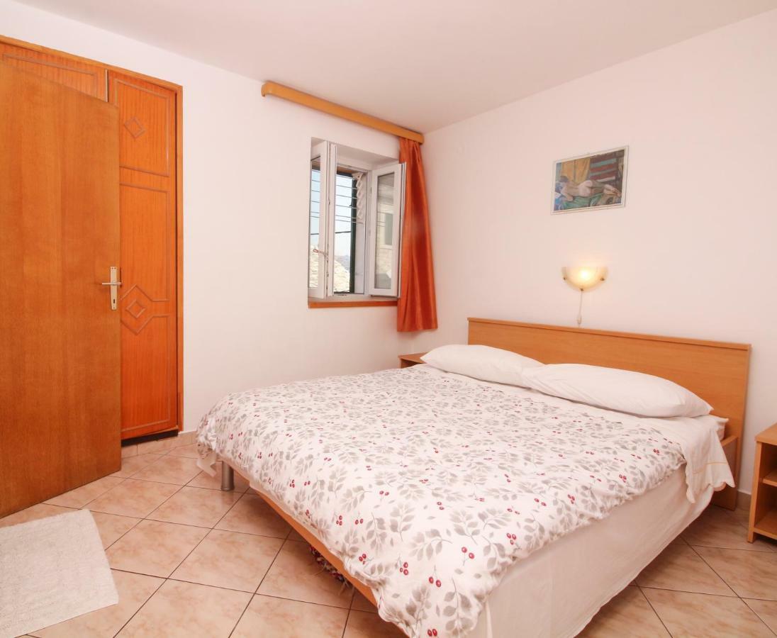 Apartmani Toni Poce Примоштен Экстерьер фото
