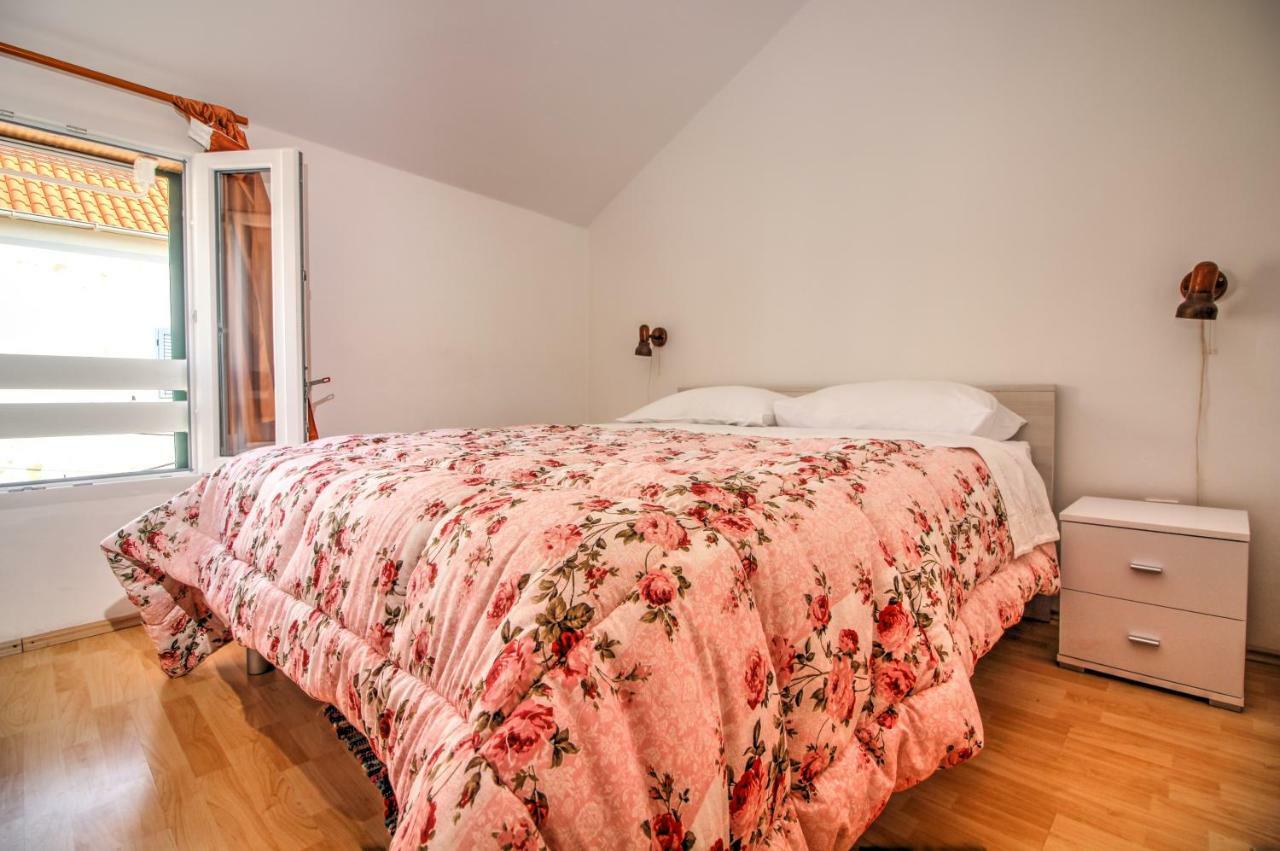 Apartmani Toni Poce Примоштен Экстерьер фото