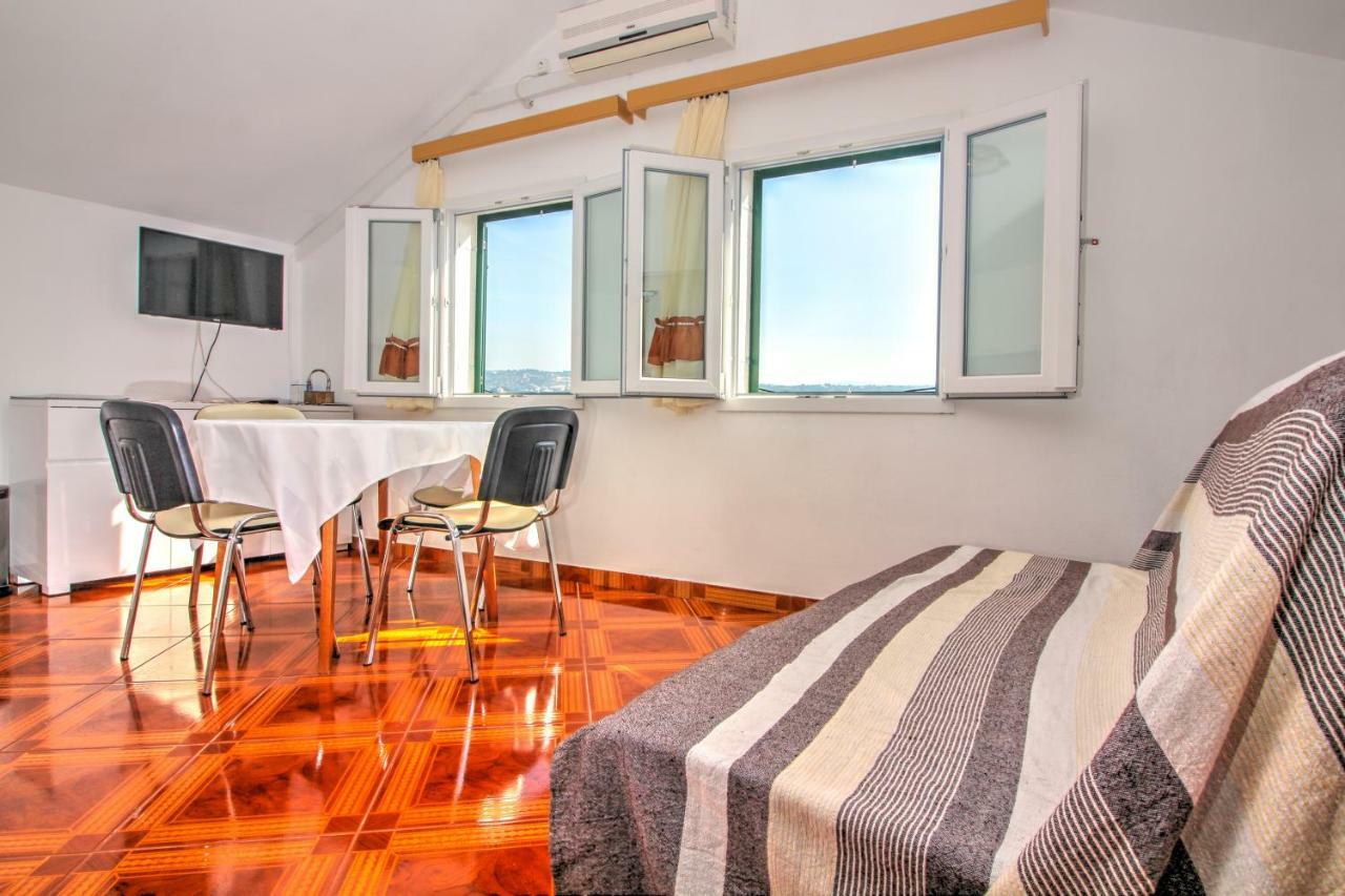 Apartmani Toni Poce Примоштен Экстерьер фото